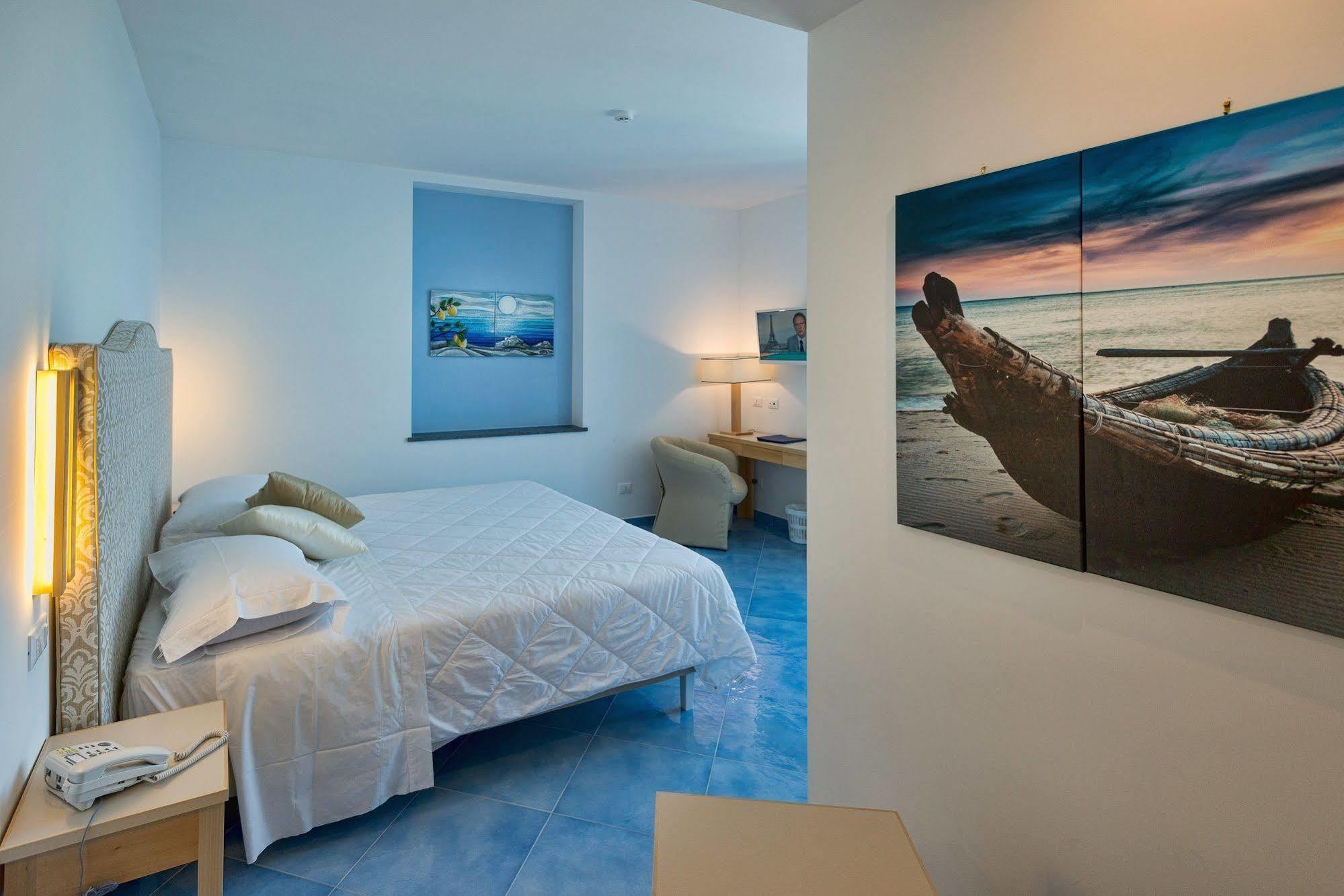 Boutique Hotel Helios (Adults Only) Sorrento Exterior foto
